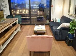 Contemporary 1 Bedroom Flat With Balcony in Hackney
