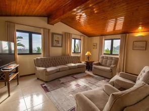 Impeccable 3 Bedroom House, sea View in Aljezur