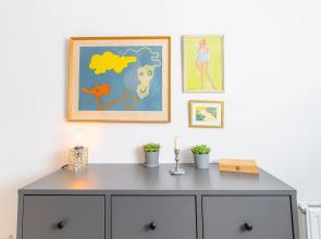 Hafenkoje mit Blick über Hafen und Altstadt