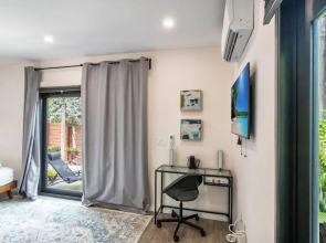 Palm Paradise Retreat Sleeps 4