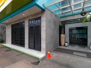 RedDoorz Plus near Halim Perdanakusuma 2