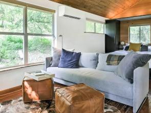 Chic East Austin Studio Bungalow w/ Spacious Yard!