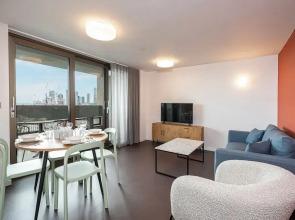 Stylish Three-bedroom Apartment in Poplar