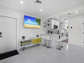 Uhost AI 1BR Sleek Modern Retreat