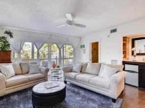 West Palm Beauty With Private Pool 4 Bedroom Home by RedAwning