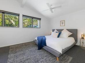 Laze @ Lighthouse - family home with heated pool