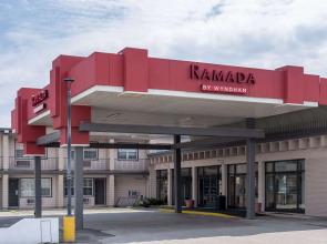 Ramada by Wyndham Thunder Bay Airlane Hotel