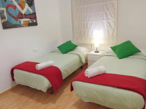 Central Apartment in Valencia with WIFI + Parking.