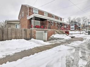 6 Mi to Dtwn: Pittsburgh Townhome w/ Porch