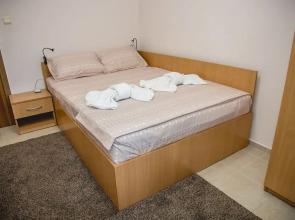 FM Deluxe 2-BDR Apartment with Parking