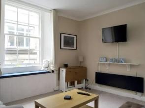 Central 2 Bedroom Flat In Edinburgh