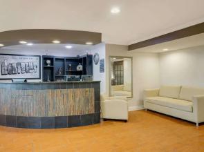 Super 8 By Wyndham Lexington Winchester Rd