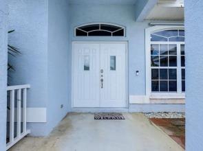 Pet-friendly Fort Pierce Home w/ Pool & Kayaks!