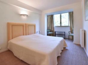 10 Minutes On Foot From The City Center! Sea View Secured Property