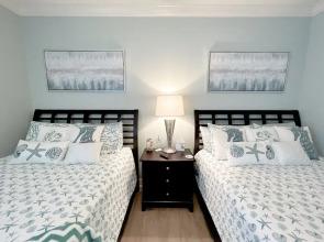 The Green Seahorse 4 Bedroom Home by RedAwning