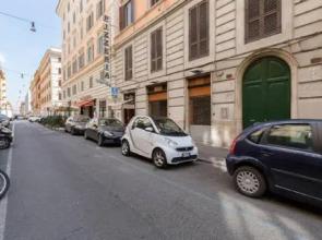 Rome Apartment - Queen