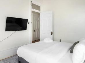 Le Saint Jacques Skylight