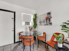 Triplex With 3 Bedrooms 6 Min Beach Free Parking