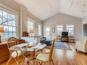 Texas Capitol Loft - 30 Day or More Rental - by PMI Austin Metro