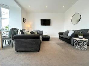 Spacious Apartment Parking Close to Seafront