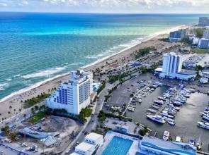 Sophisticated 2BR1BA Short Walk to Beach