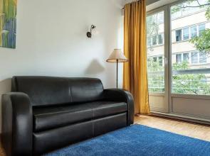 Friends Avenue Apartment