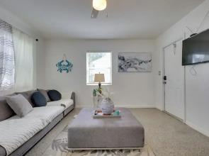 3 Mi to Beach: Quaint Home w/ Patio in Hollywood