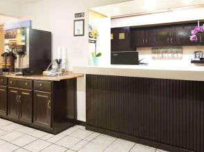 Super 8 by Wyndham Pittsburgh Arpt/Coraopolis