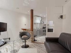 Bright Modern Two-Bed Apartment in Paris