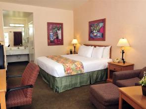 Best Western Lamplighter Inn & Suites At Sdsu