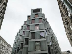 Comfort life on Slavyanskaya Square street