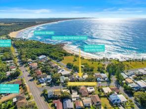 Little Beach Bungalow - at Bartlett's