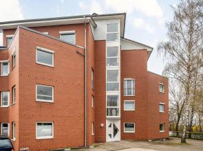 Kleinberries - Washer & Dryer - Kitchen & Parking - NETFLIX