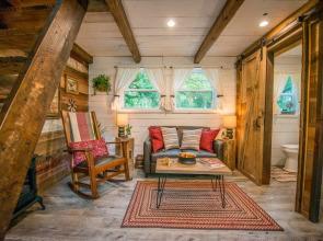 Cozy Cabin Little Red Hen 12 min to Magnolia