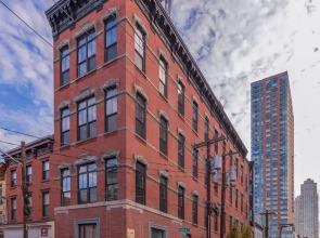 Deedee's Hideaway on Grove