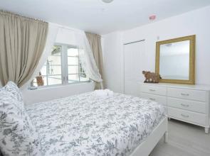 Art Deco Lincoln Apartments