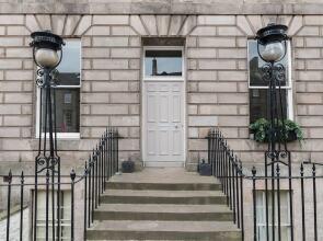 JOIVY York Place Apartment in Georgian City Centre Building