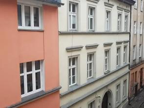 Stary Rynek Mokra Estate Center