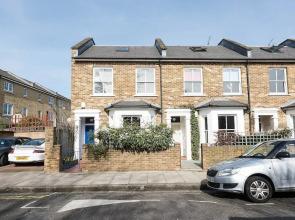 Fabulous 4BR Family Home in East London
