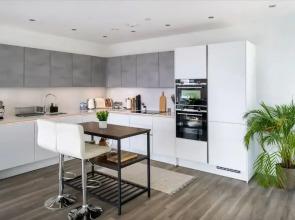 Stylish London Flat - Private Terrace - City View