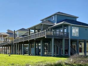 1 Driftwood 4 Bedroom Home by Redawning