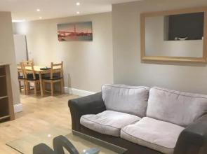 Riverside Apartment In The Centre