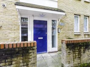 Modern Home Near Central London