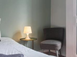 Spacious, Bright and Newly Renovated 2 Bedroom Apartment, Lisbon Historical Center, Madragoa