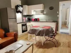 La maison Virginie log 1 à 2 pers hyper centre climatisation parking linge wifi proximité lac canal piscine