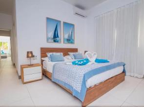 Summer Breeze - Beachfront - 3 Bedrooms Suite