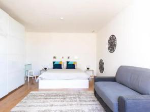 Ambassador River Shower Suites