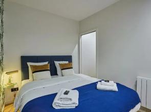 Apartment in the Center of Paris by Studioprestige