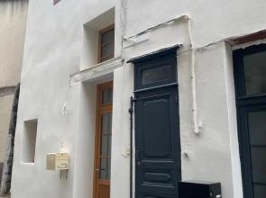 Joli Studio Calme Et Lumineux