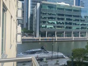 Lovely 1-bed Apartment Canary Wharf in London